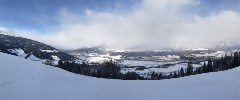 Blauer Himmel, weißer Schnee und Schneeschuhe in der Silberregion Karwendel 56 Silberregion Karwendel 35