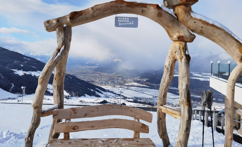 Blauer Himmel, weißer Schnee und Schneeschuhe in der Silberregion Karwendel 45 Silberregion Karwendel 6 Huettegg