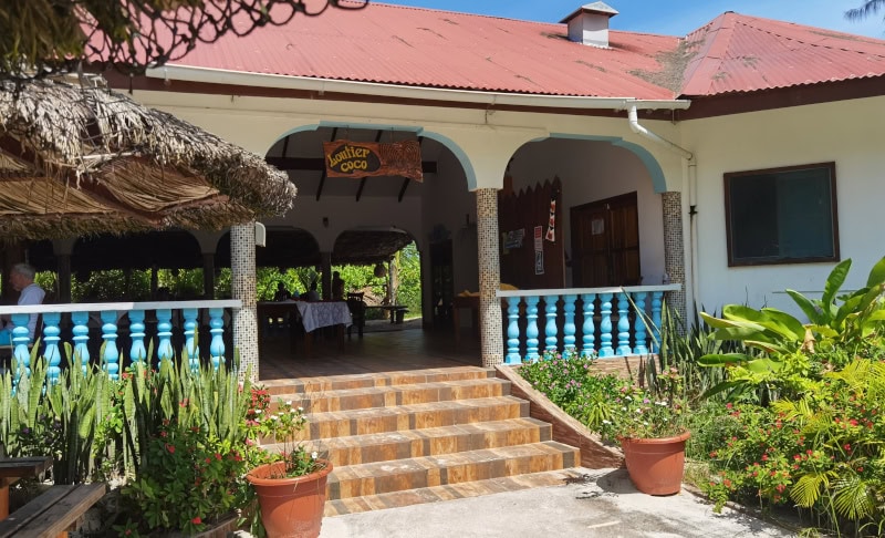 Die Seychellen-Insel La Digue mit dem Fahrrad erkunden 58 La Digue 100 Restaurant Loutier Coco