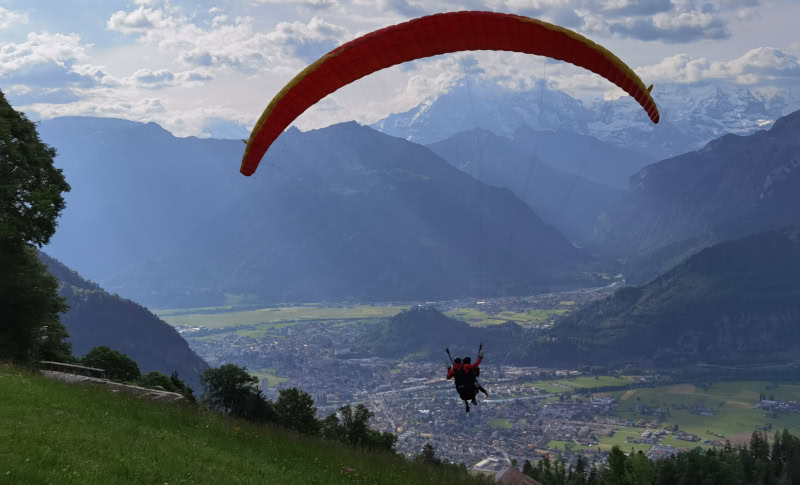 Ein absolutes Highlight - Paragliding-Tandemflug über Interlaken 20 Interlaken 39 Paragliding Startplatz