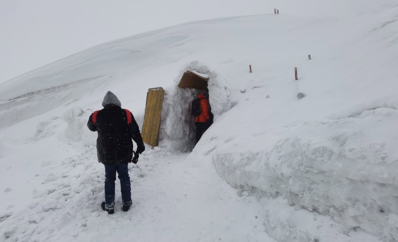 Besonderer Ausflugtipp - den Natur Eis Palast erkunden 17 Hinterduxer Gletscher 100 Natur Eispalast Eingang