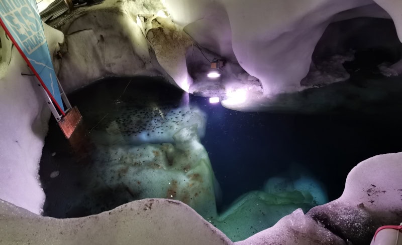 Besonderer Ausflugtipp - den Natur Eis Palast erkunden 45 Hinterduxer Gletscher 121 Natur Eispalast Eis See Taucheinstieg