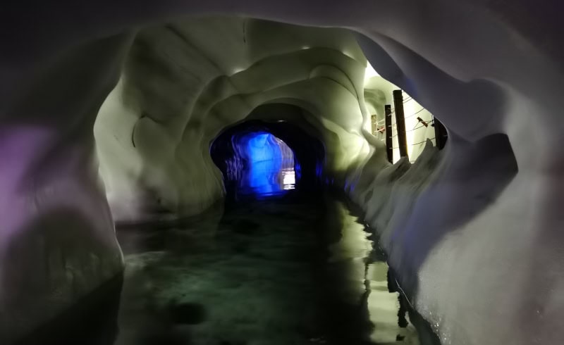 Besonderer Ausflugtipp - den Natur Eis Palast erkunden 35 Hinterduxer Gletscher 130 Natur Eispalast Eis See