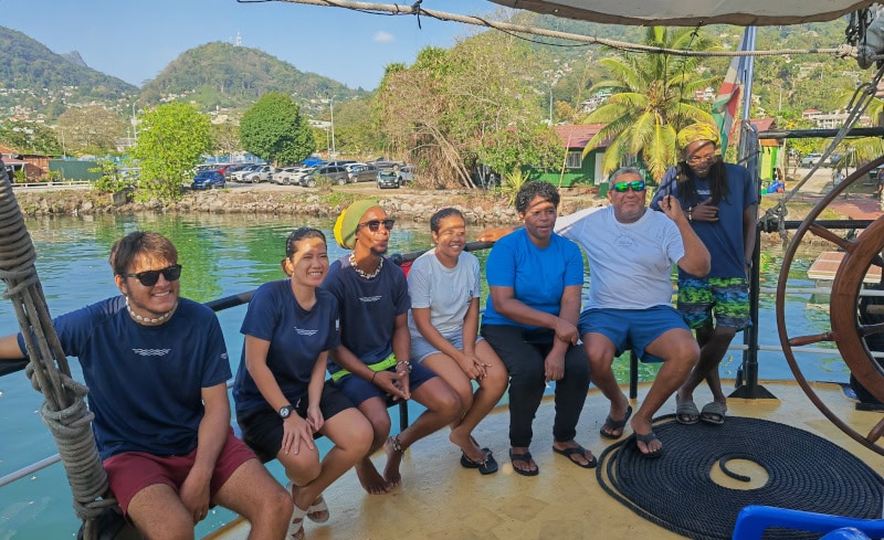 Spaziergang im „Urwald“ Vallée de Mai auf der Insel Praslin 45 Besatzung der Sea Pearl